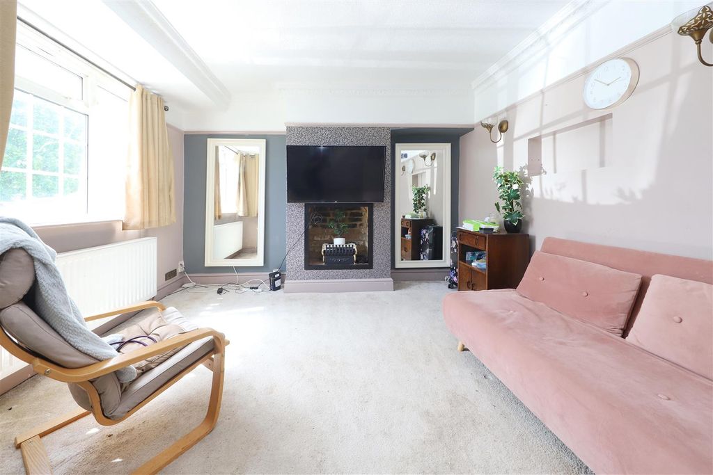 Property photo 3 of 11 Living Room