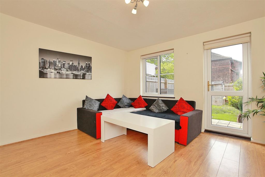 Property photo 3 of 7