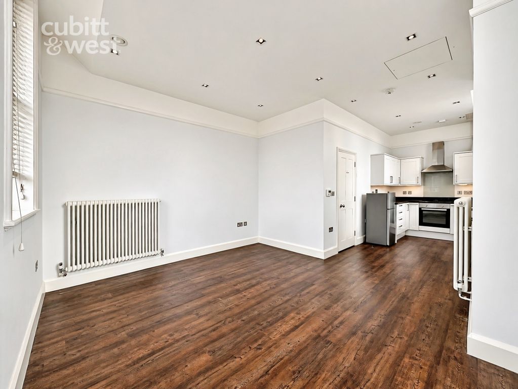 Property photo 2 of 13 Studio
