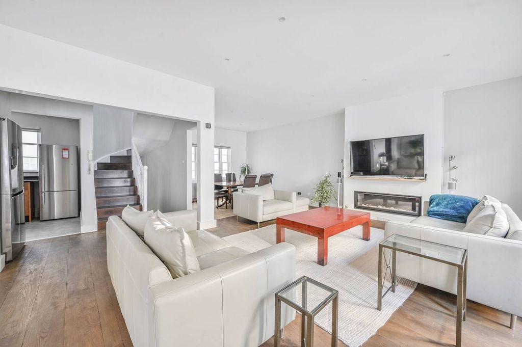 Property photo 2 of 24