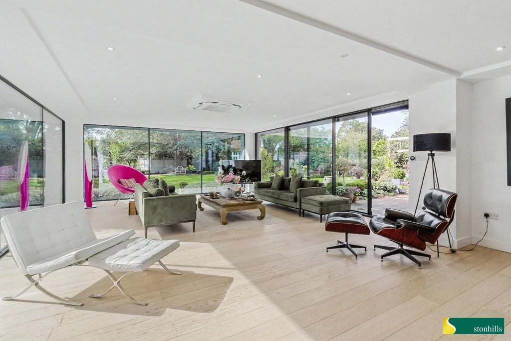 Property photo 2 of 21 Vane House - 007.Jpg
