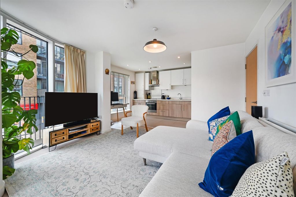 Property photo 1 of 11