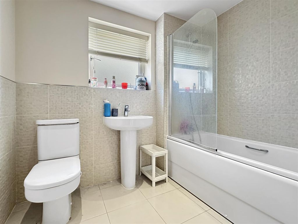 Property photo 3 of 12 Bathroom.Jpg
