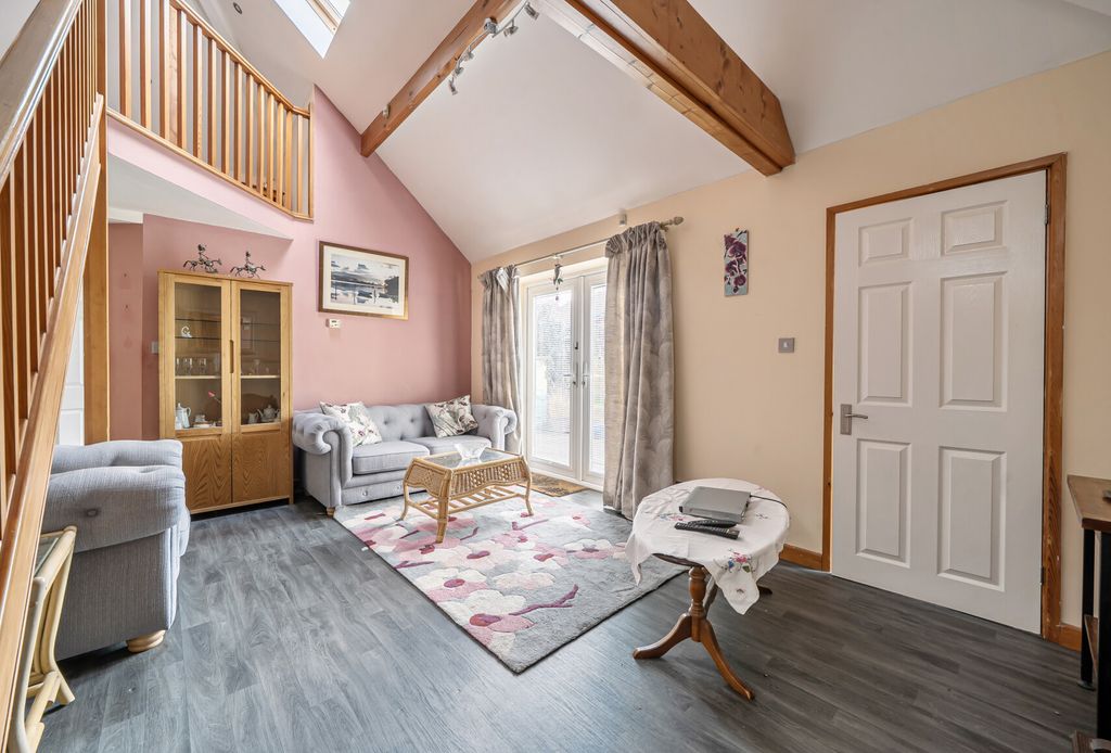 Property photo 3 of 20 1432252-11-69c3Da...