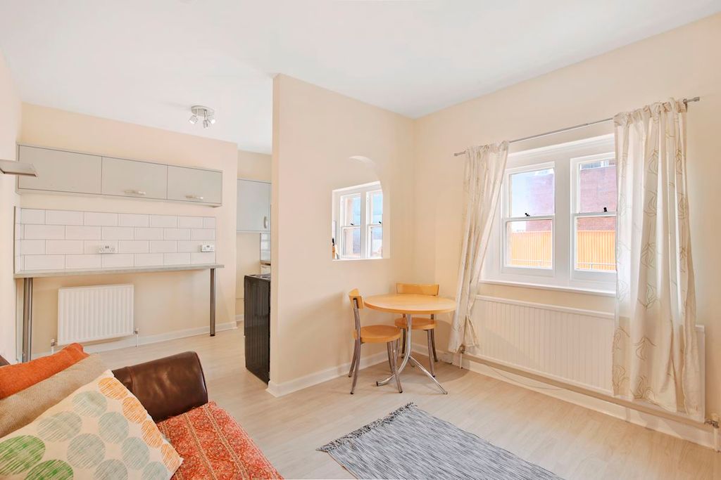 Property photo 1 of 8