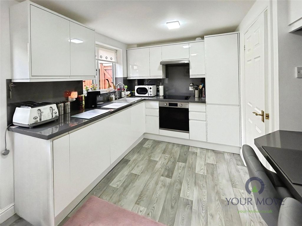 Property photo 3 of 17 Breakfast Kitchen