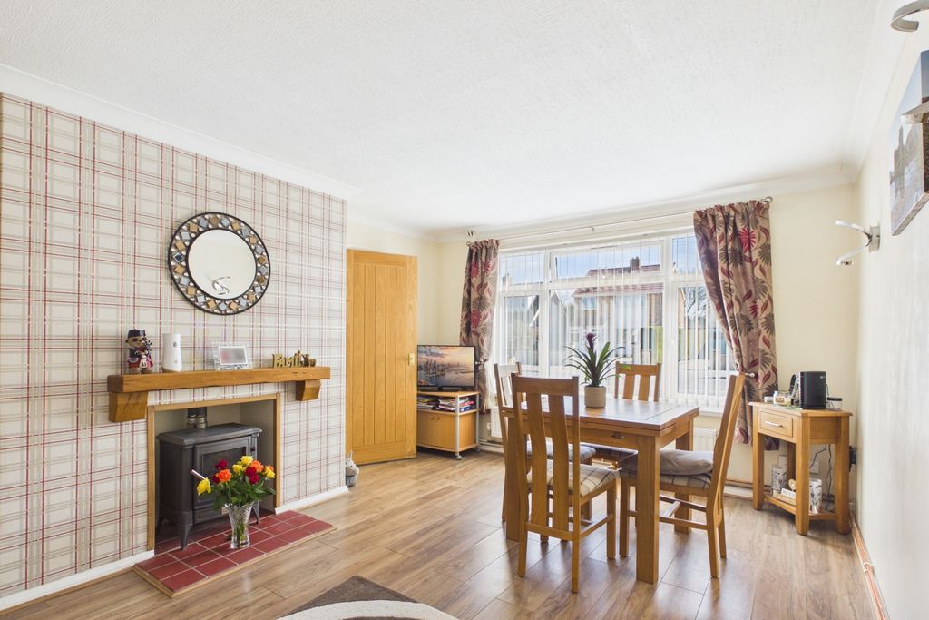 Property photo 1 of 18 Ewemove Spalding - Chaucers Way - Dining Room