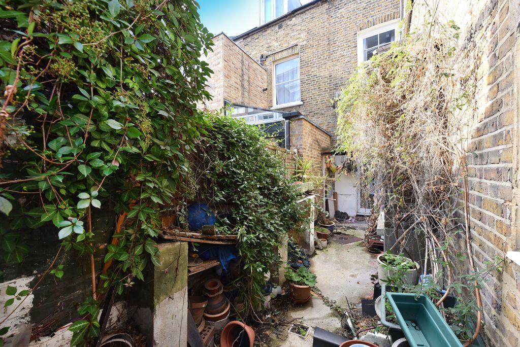Property photo 3 of 10 6 Brenhouse (11)