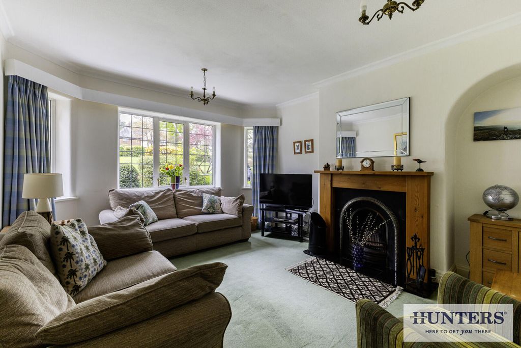 Property photo 2 of 25 Living Room