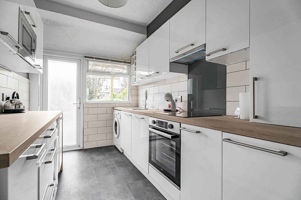 Property photo 2 of 23