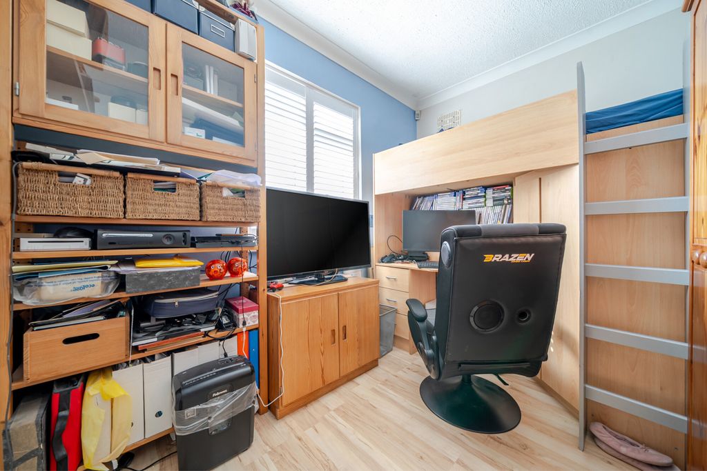 Property photo 2 of 18 Bedroom/Office