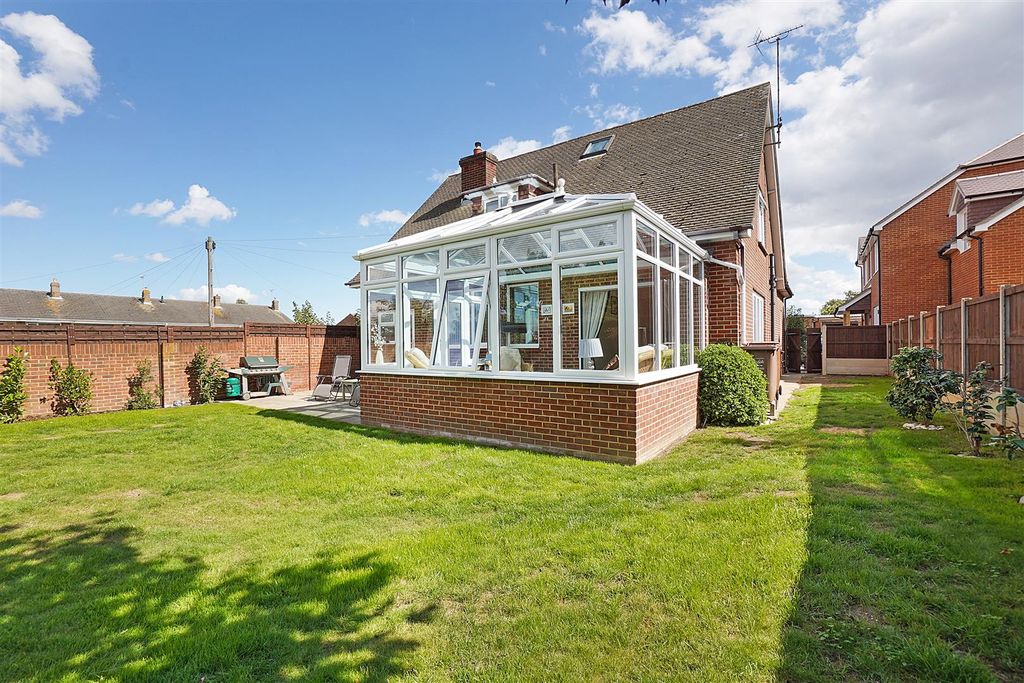 Property photo 3 of 38 Garden