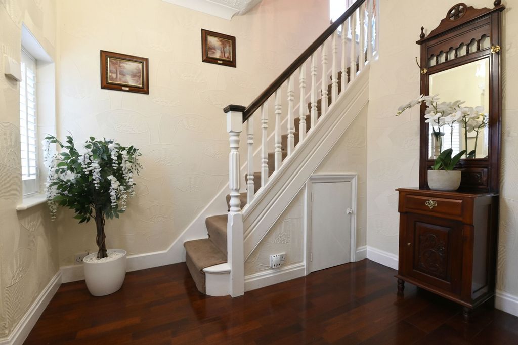 Property photo 3 of 25