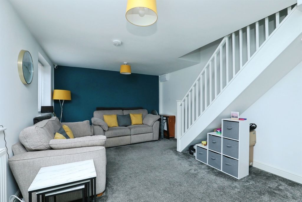 Property photo 3 of 11