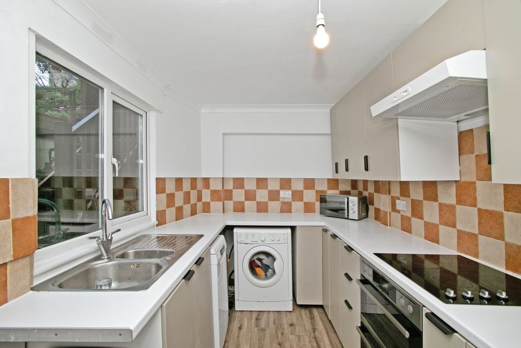 Property photo 3 of 14 Kitchen