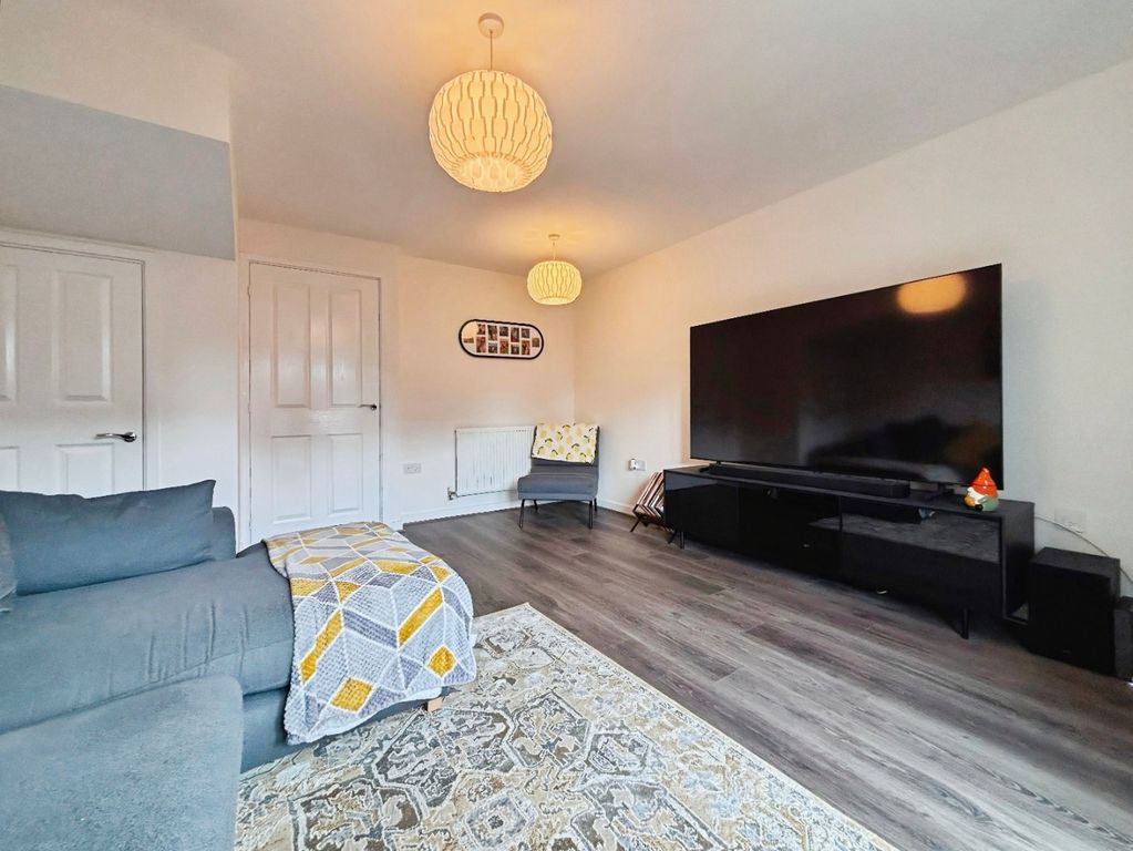 Property photo 2 of 18 5386642