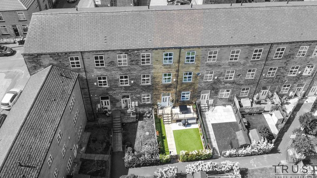 Property photo 2 of 31