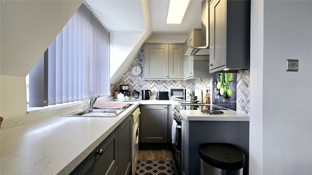 Property photo 2 of 15 Picture No. 10