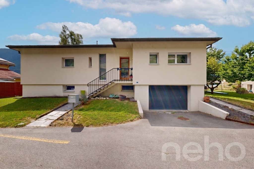 Property photo 1 of 12