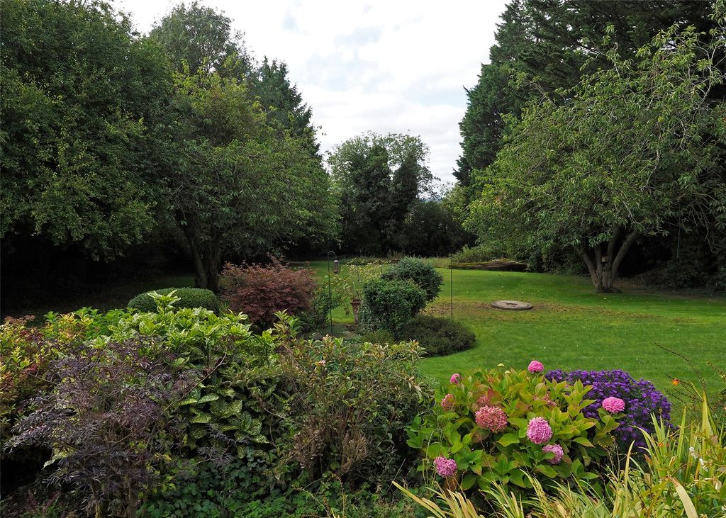 Property photo 2 of 32 Picture No. 08
