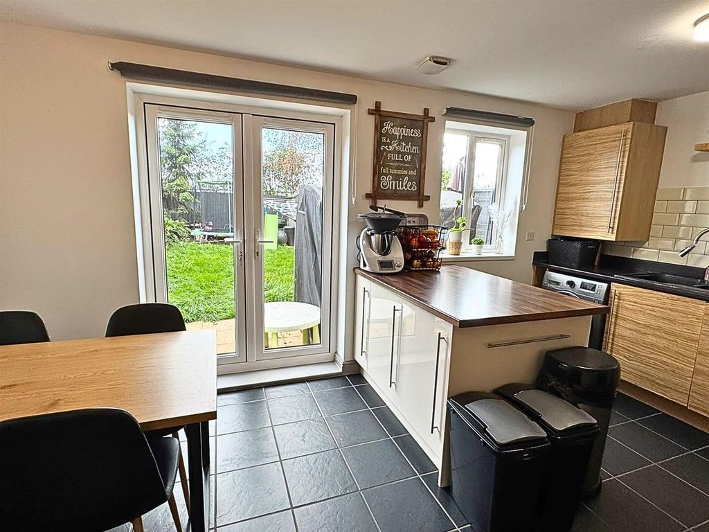 Property photo 1 of 18 Kitchen/Dining Room