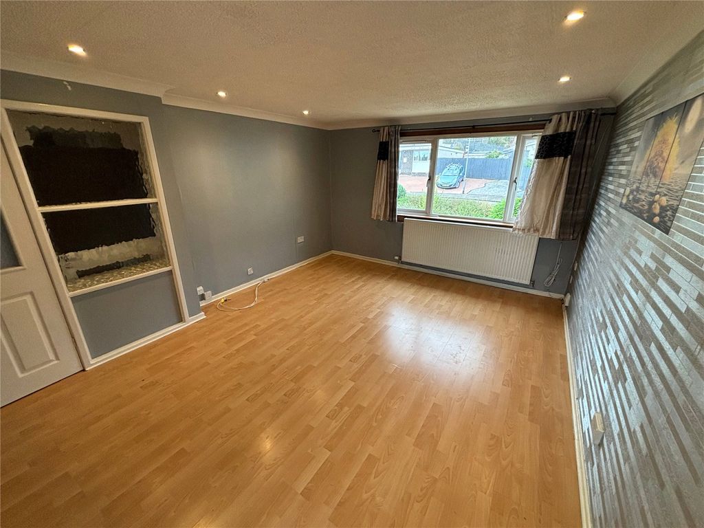 Property photo 2 of 12 Picture No. 11