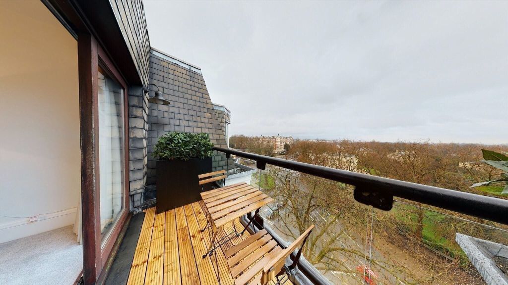 Property photo 1 of 2