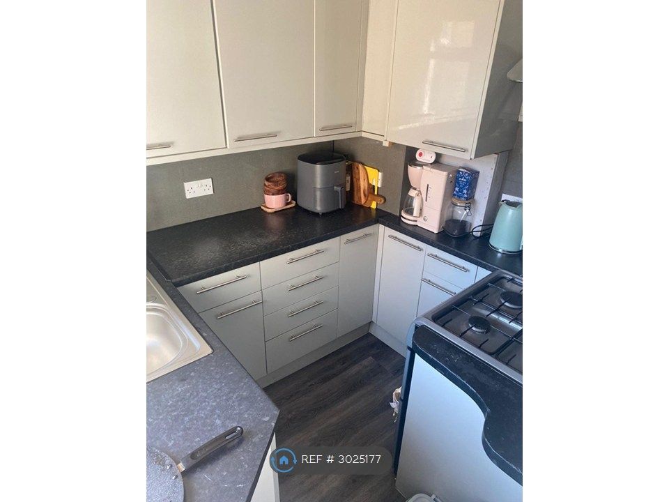 Property photo 1 of 7 Kitchen