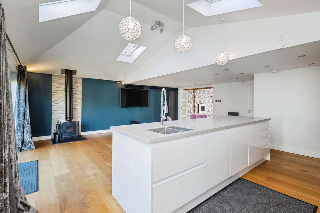 Property photo 2 of 20 Pbox-Img.Jpg