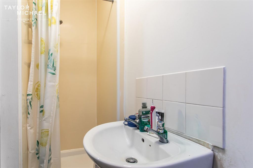 Property photo 2 of 17 10, 212 Elm Grove-2.Jpg