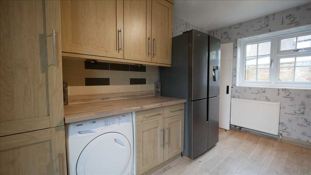 Property photo 2 of 11 Kitchen