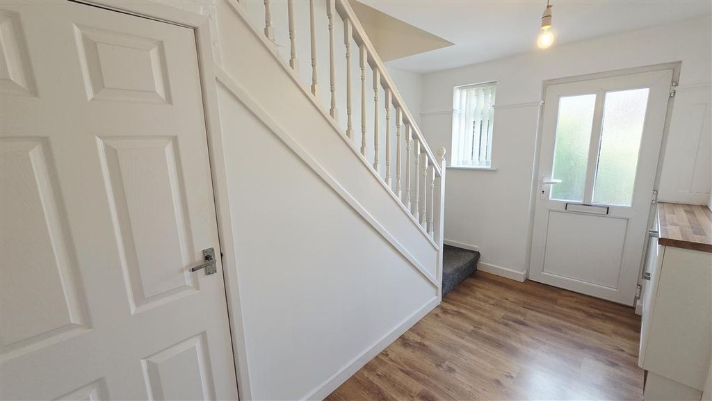 Property photo 2 of 20 Entrance Hallway