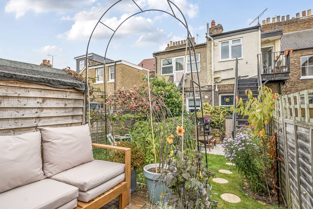 Property photo 1 of 12