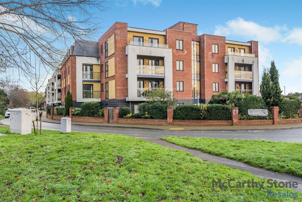 Property photo 1 of 18 8672092-Exterior05.Jpg