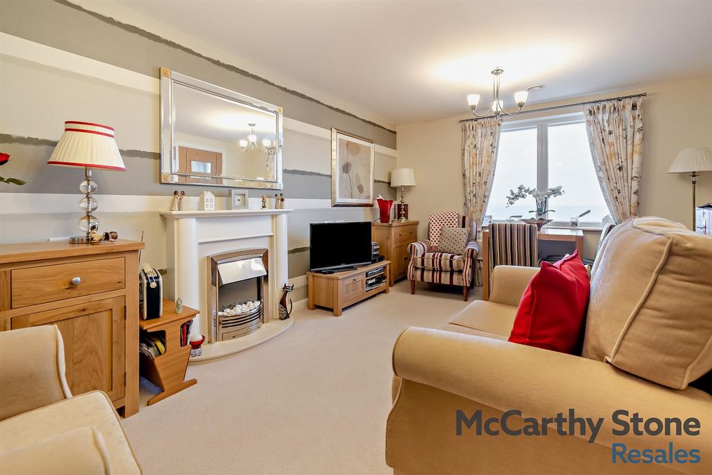 Property photo 3 of 24 8673713-Interior03-800.Jpg