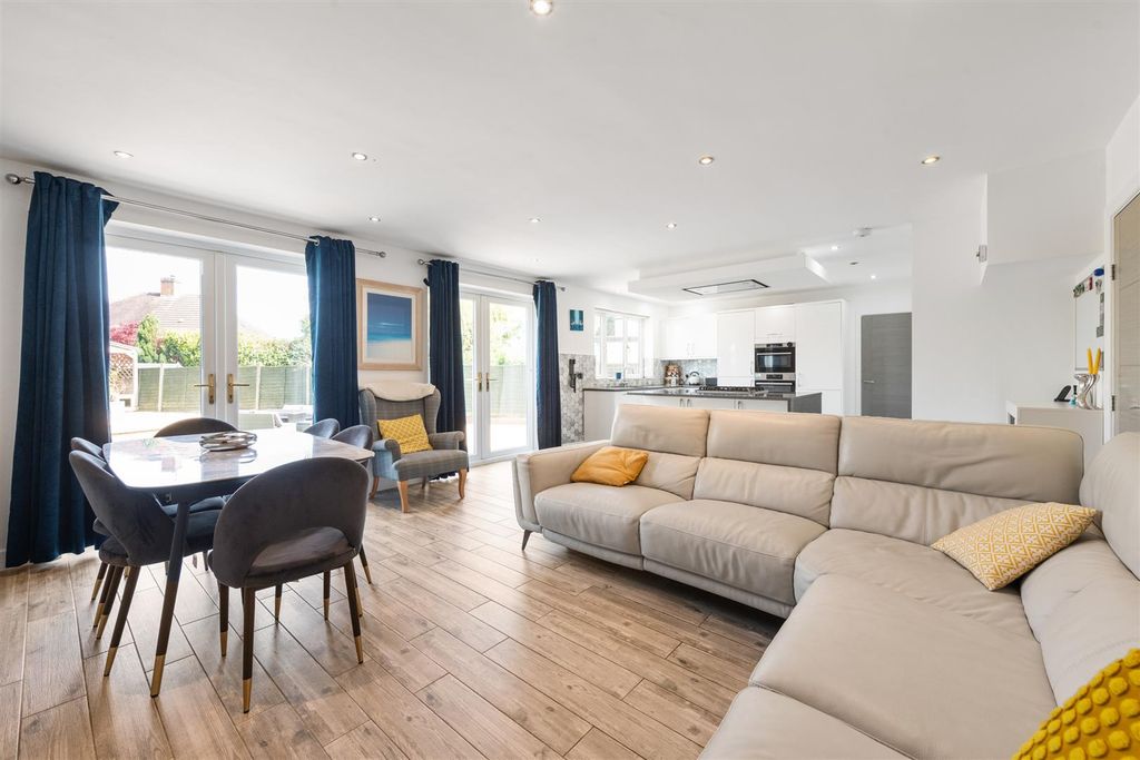 Property photo 2 of 18 8 Witherford Croft, Solihull, B91 1Tu_31.Jpg
