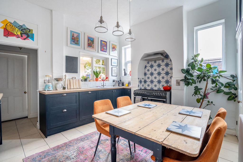 Property photo 2 of 20 Kitchen