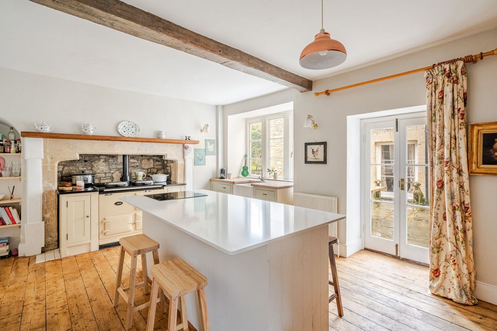 Property photo 3 of 21