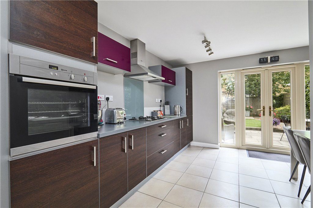 Property photo 3 of 31 Dining Kitchen