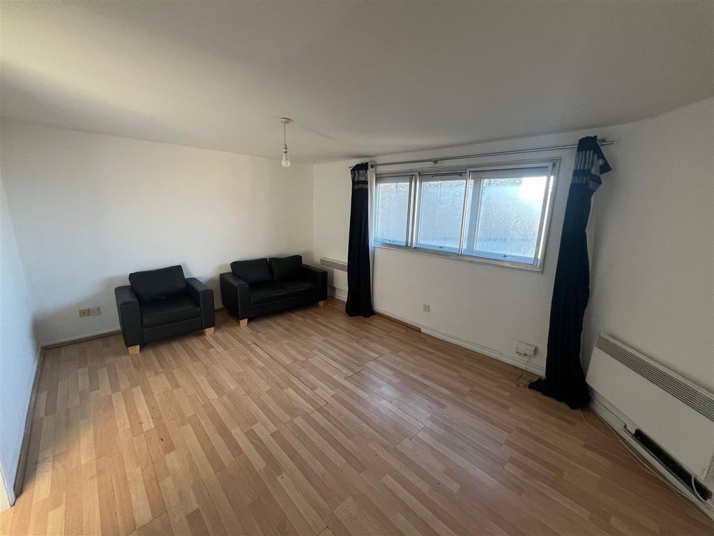 Property photo 2 of 8 97Fc2783-450F-478E-B062-Bfe442A7cc42.Jpg