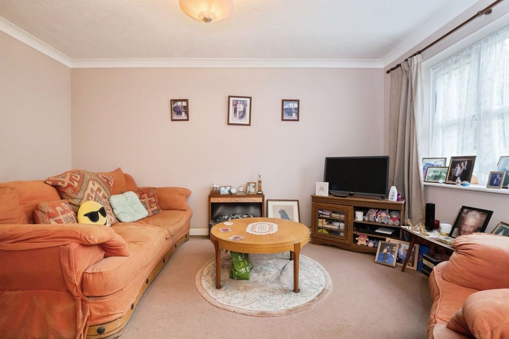 Property photo 2 of 17 Photo