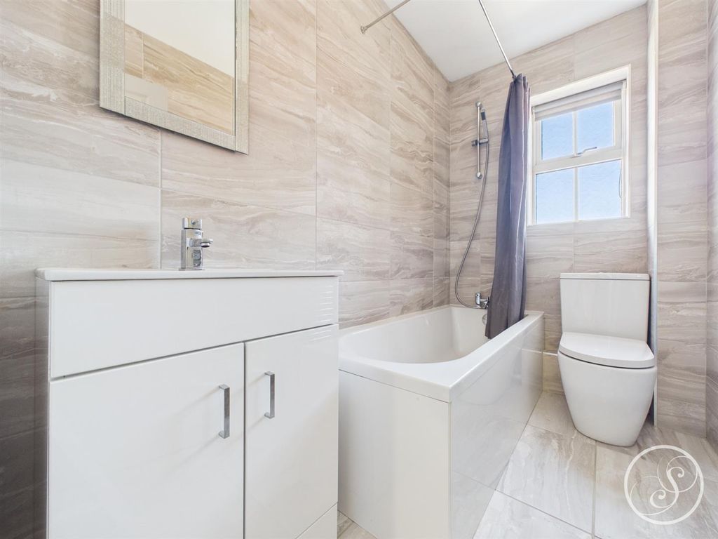 Property photo 2 of 14 Bathroom