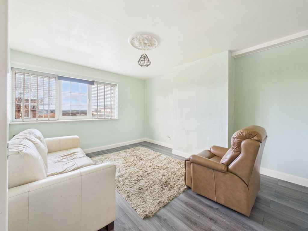 Property photo 2 of 11 Lounge