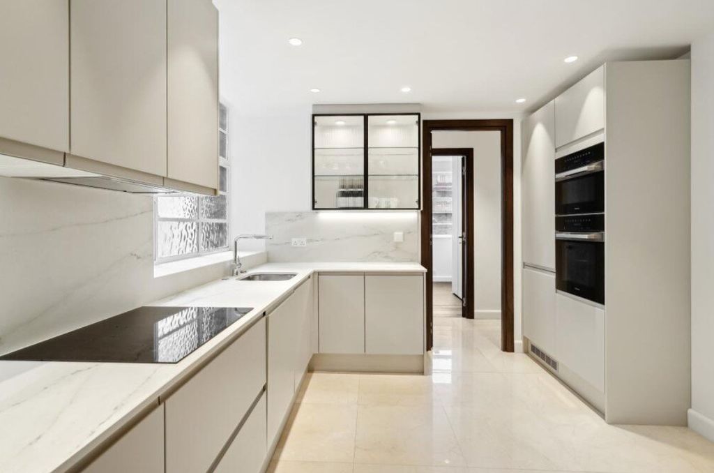 Property photo 2 of 12 Kitchen