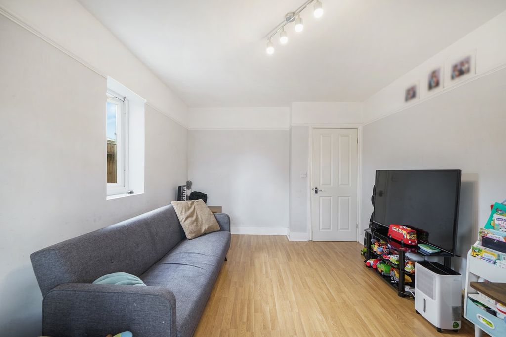 Property photo 3 of 9