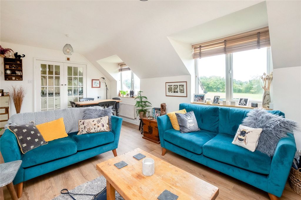 Property photo 3 of 11 Sitting Room