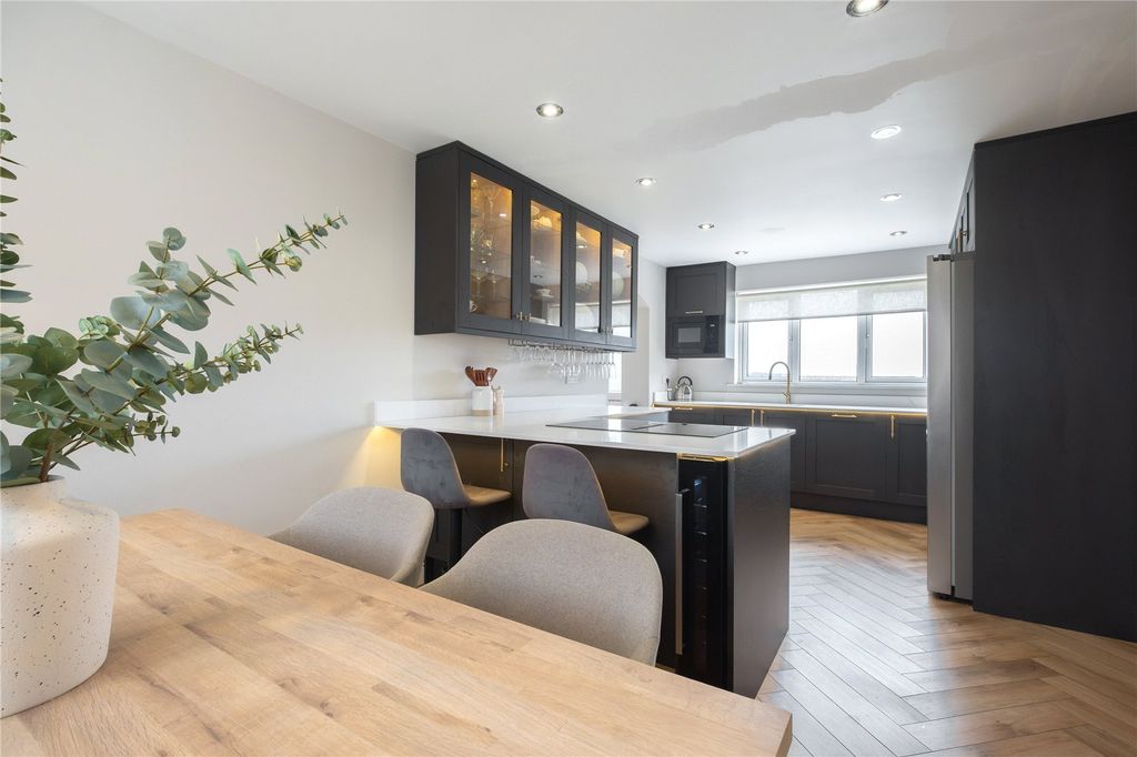 Property photo 3 of 31 Dining Kitchen