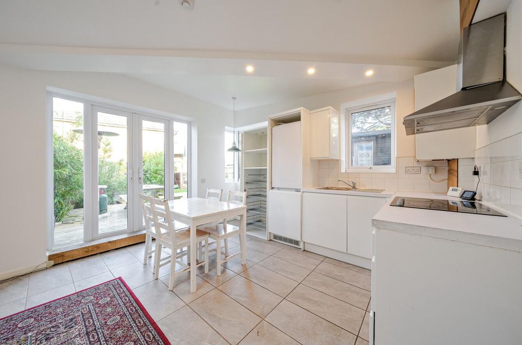 Property photo 3 of 12 Lounge2.Jpg