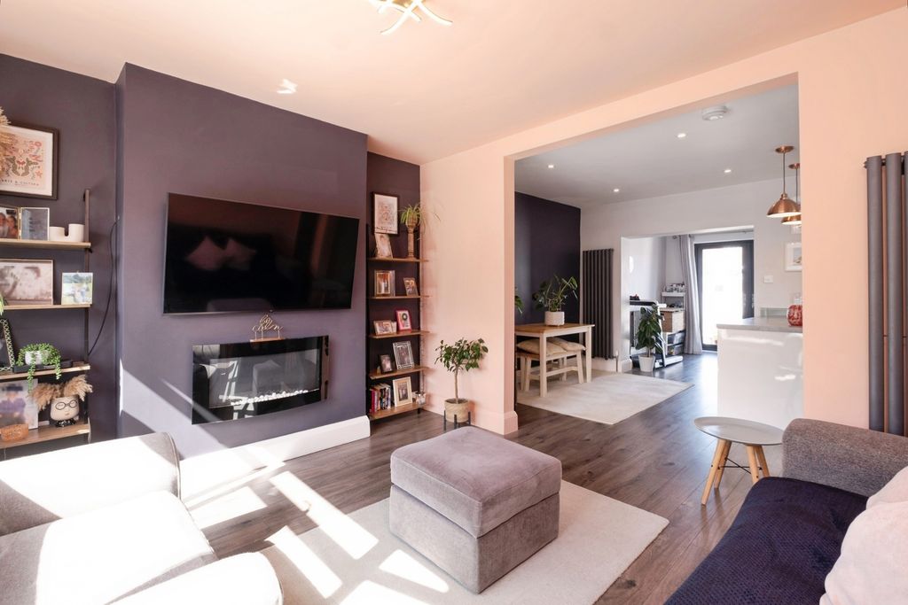 Property photo 3 of 20 Pbox-Img.Jpg