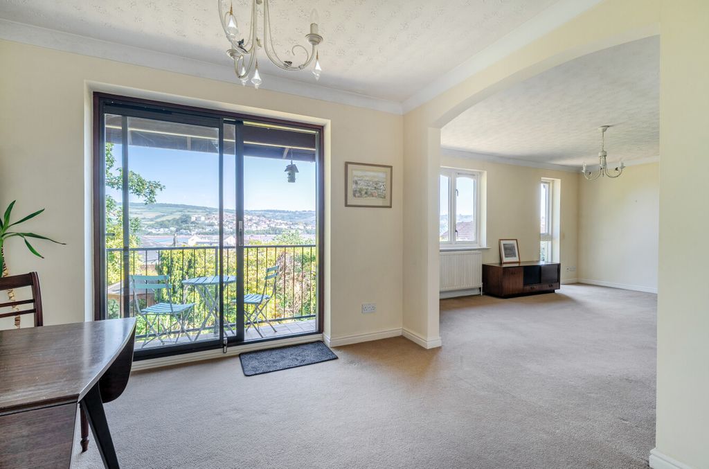 Property photo 3 of 21 1465036-9-6A15684...